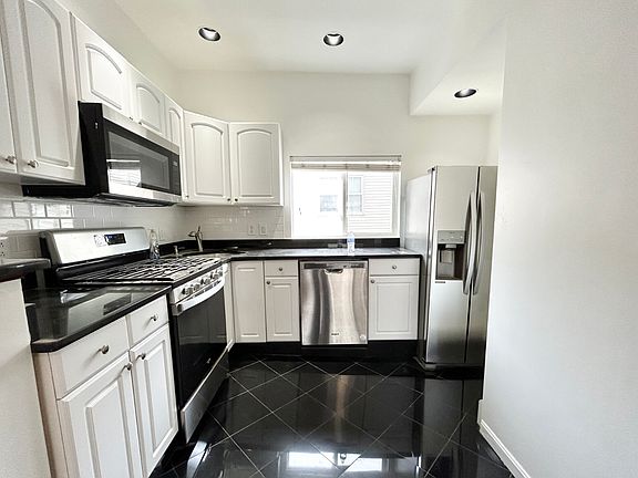 3rd image of 269 Bolton St #2B