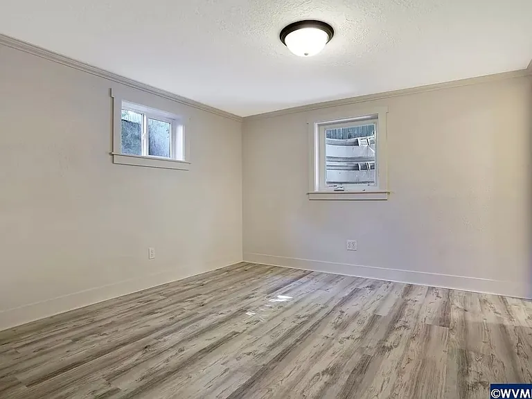 837 NW 10th St — Photo 16