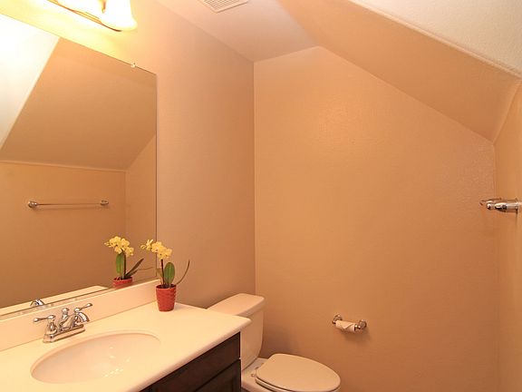 3rd image of 606 Asbury St
