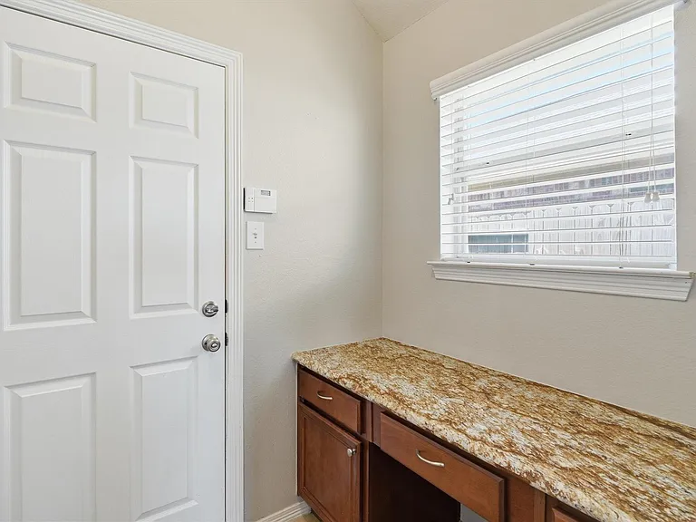 2506 Barton Springs St — Photo 11