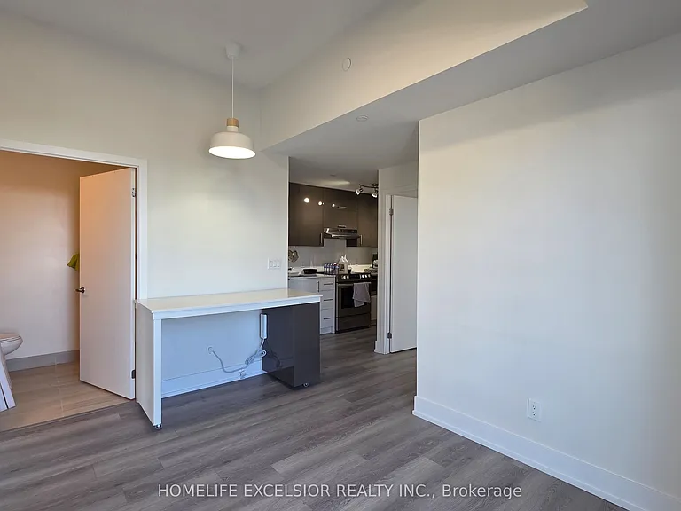 188 Fairview Mall Dr #829 — Photo 3