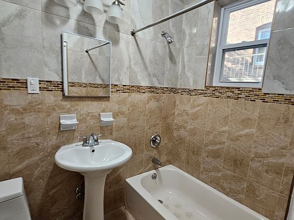 5th image of 737 Mlk Blvd APT 33