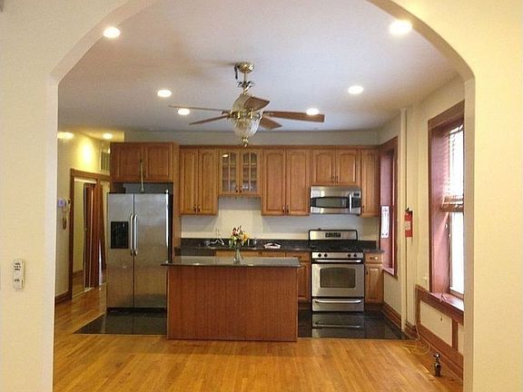 4th image of 1025 President St #1