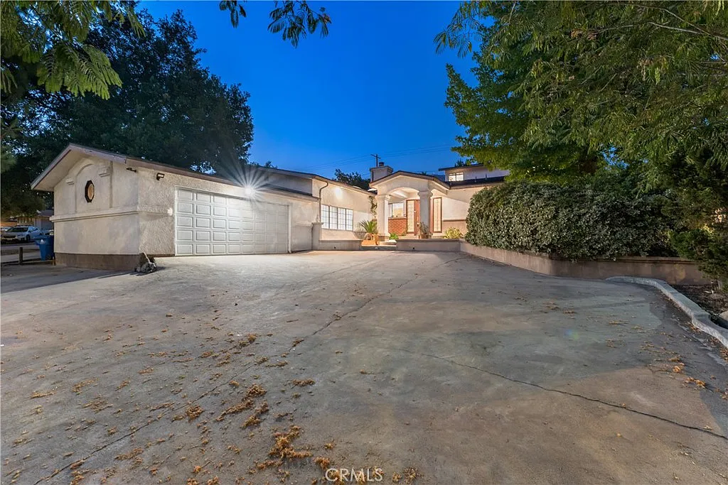 5 bed, 3748 sqft, $5,900 — Photo 2