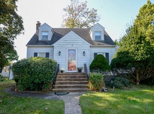 7 Grandview Dr, Wayne, NJ 07470