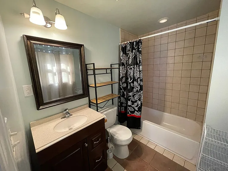 1341 Devonshire Ct — Photo 7