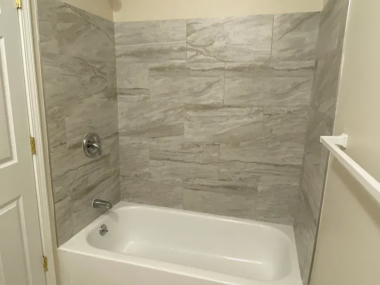 Maple St — Photo 15