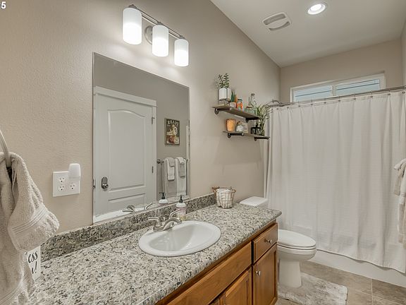 5th image of 4423 SE Danica Ct