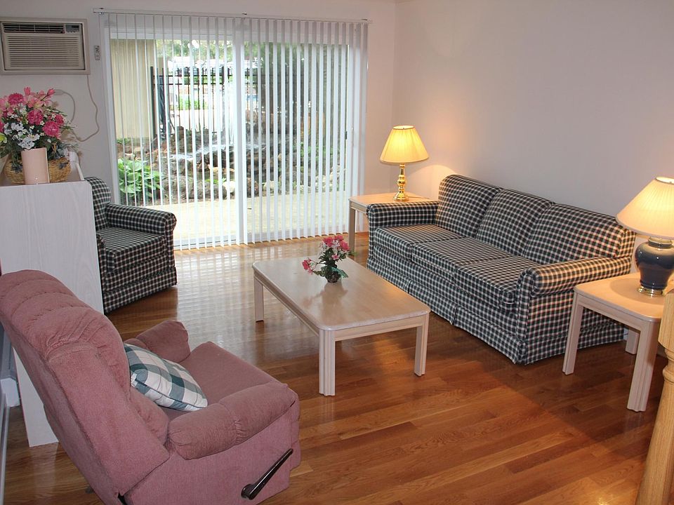 2nd image of 2623 Burr Ridge Ct #112