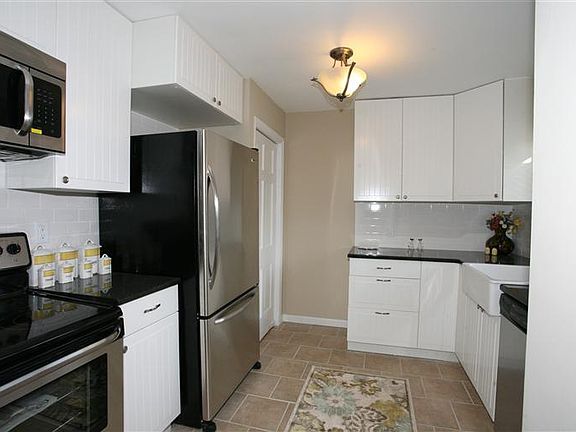 4th image of 217 Canterbury Dr