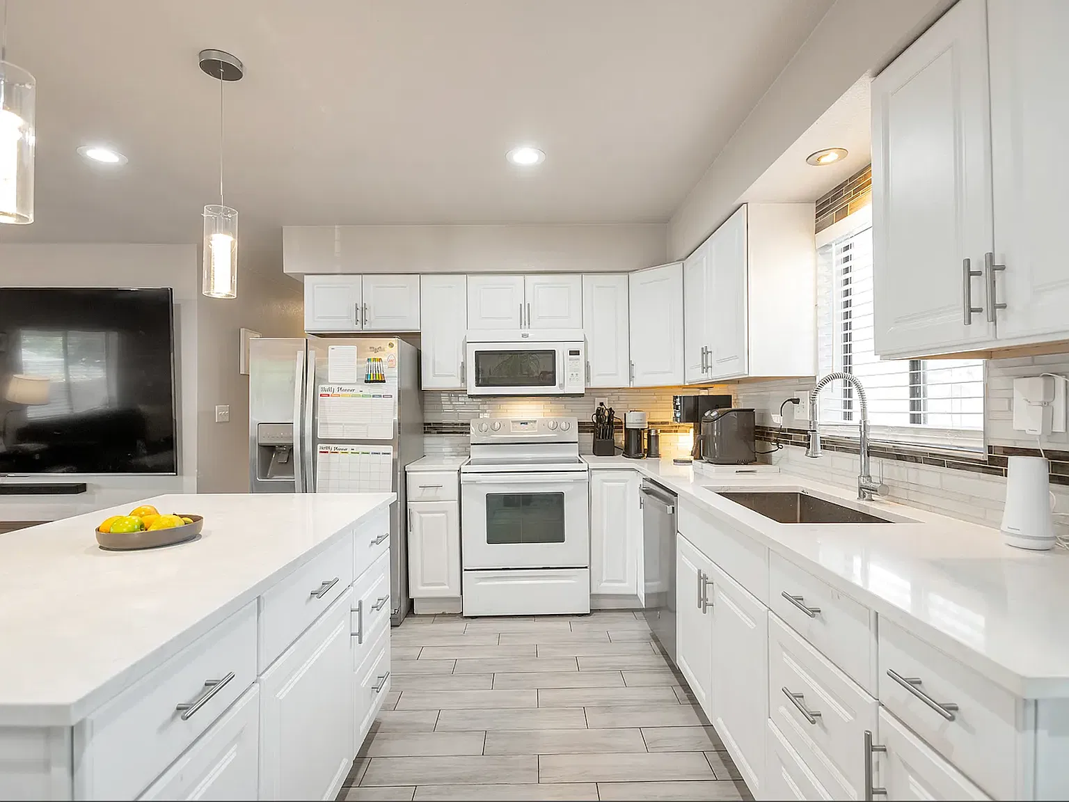 3 bed, 960 sqft, $3,500 — Photo 4