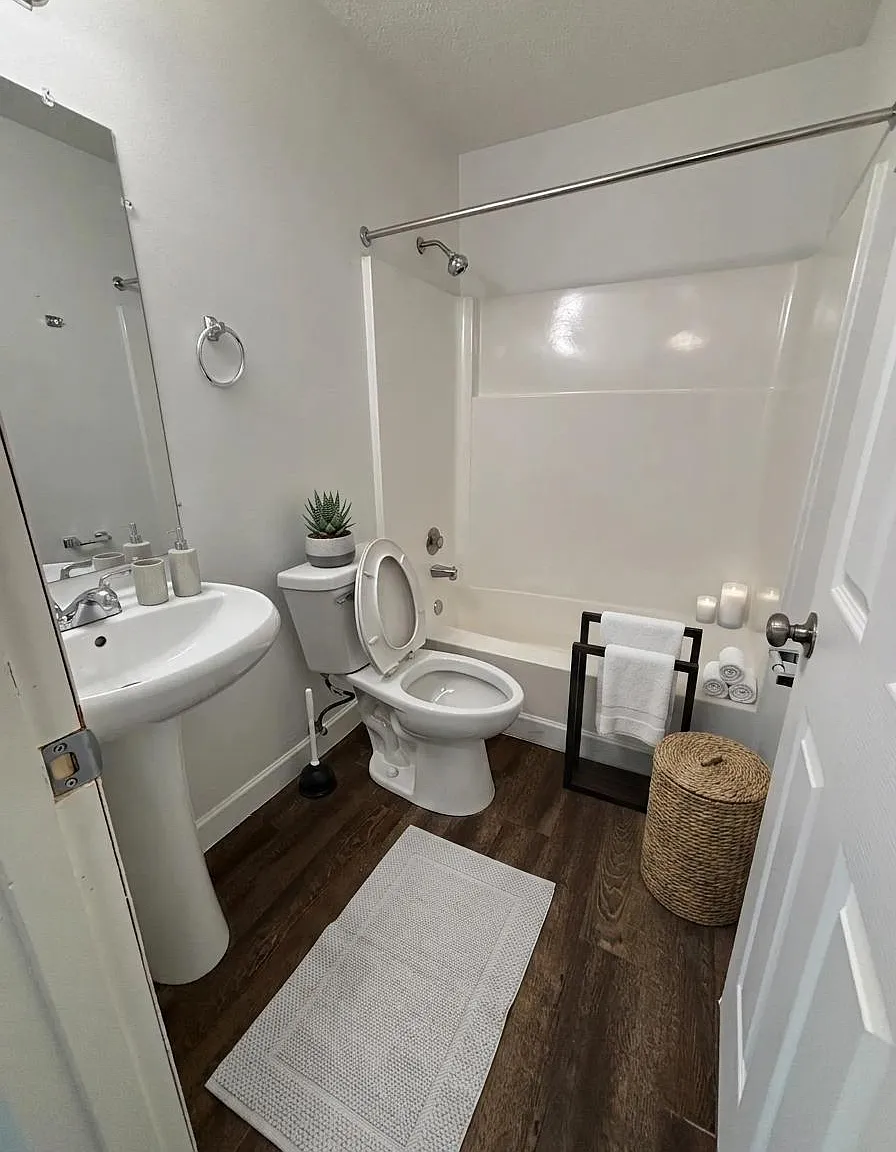 2 bed, 700 sqft, $995 — Photo 3