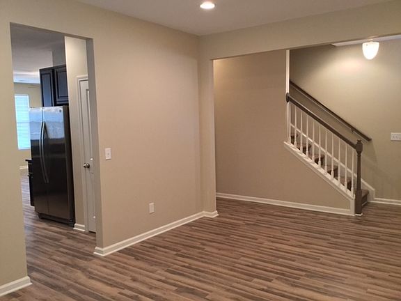 3rd image of 8913 Skipping Rock Ln