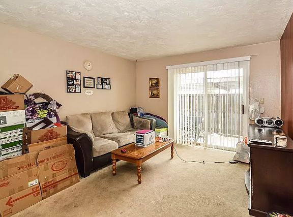 2nd image of 1463 Vega Cir #5-1