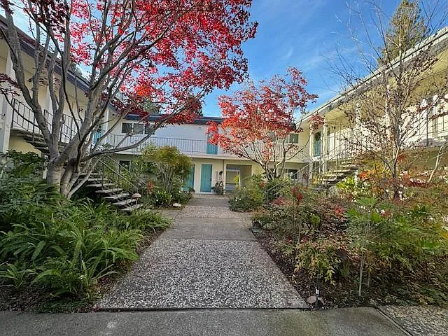 2 bed, 1200 sqft, $3,600 — Photo 2
