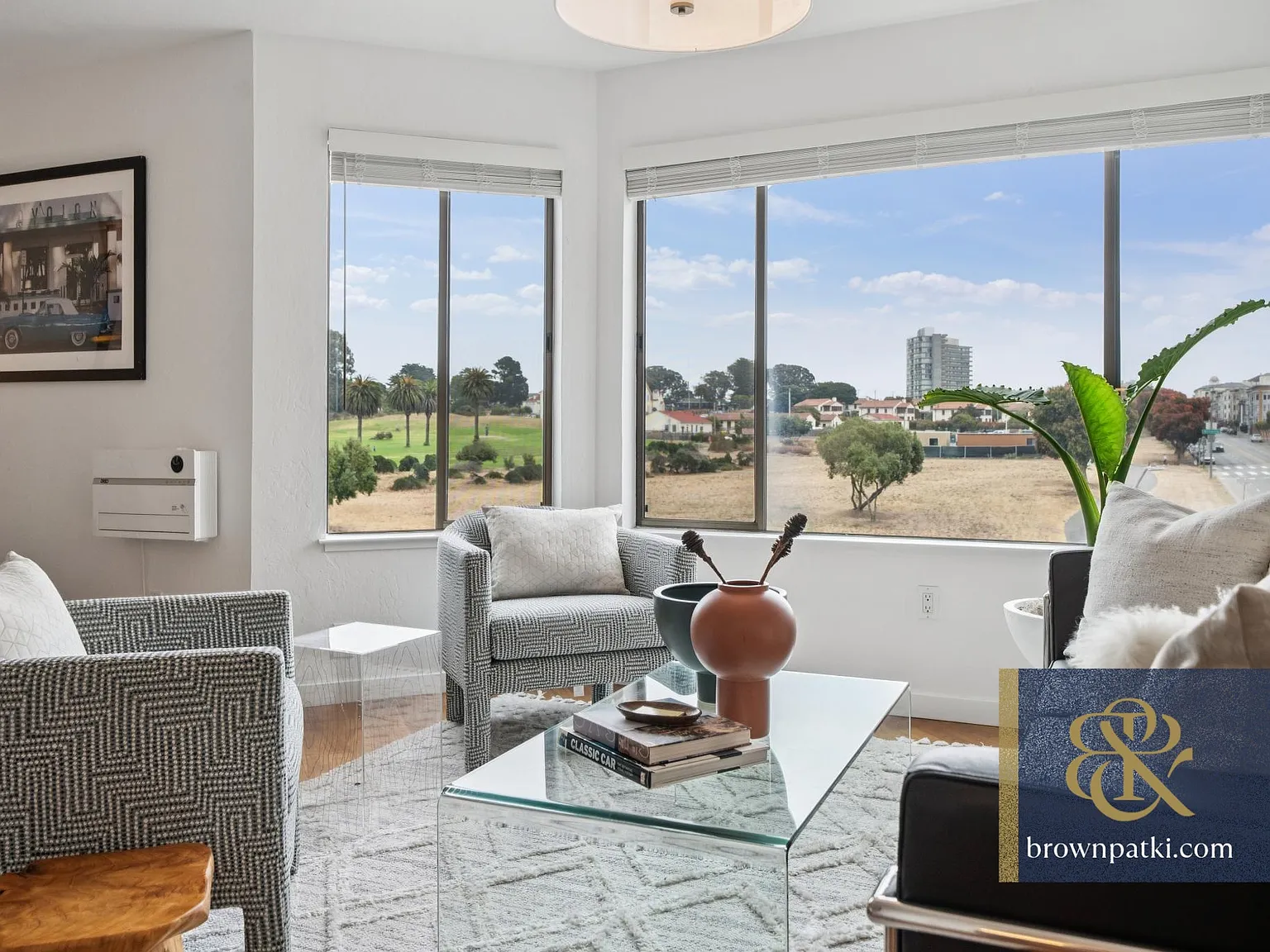 Top Flr Marina Studio! Views & Pkg | Brown & Patki Inc. — Photo 4
