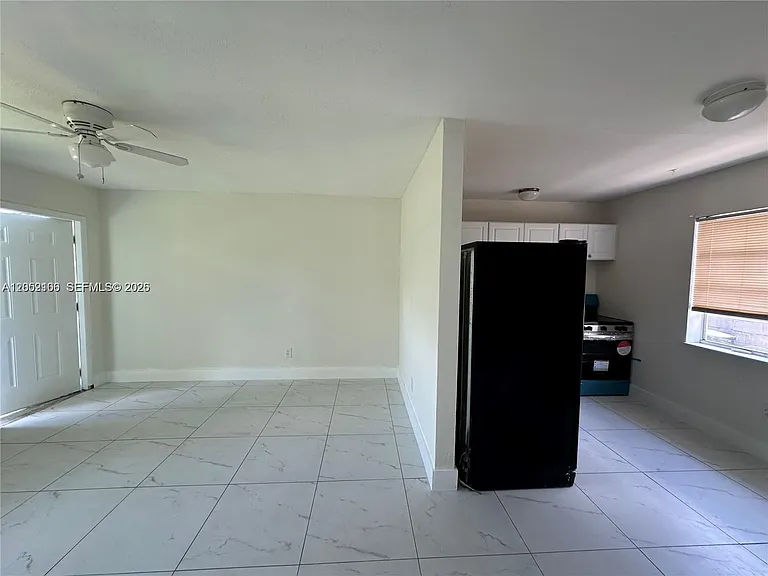 1013 NE 3rd Ave #3 — Photo 4
