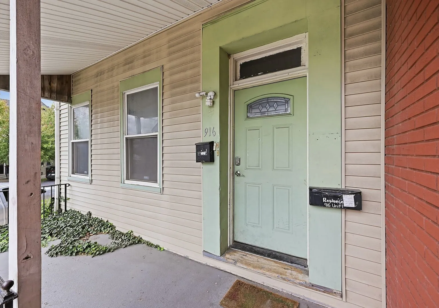 916 Walnut Ave — Photo 2