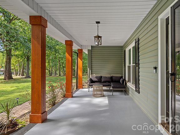 4th image of 2981 Oak Ridge Cir