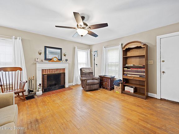 4th image of 1042 Parkway Dr