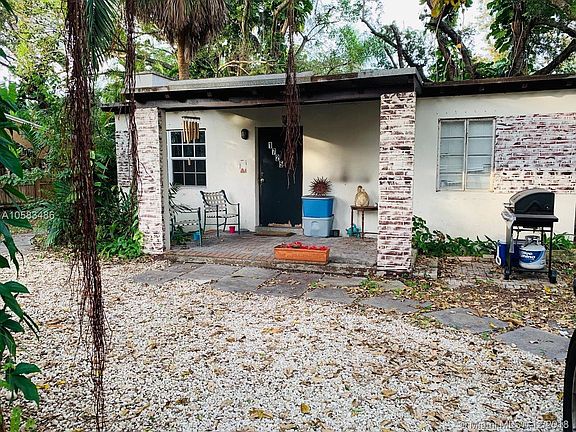 4th image of 1725 SW 14th Ct