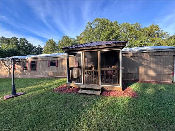 210 Star View Dr, King, NC 27021