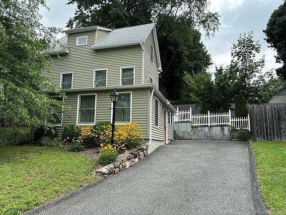 2nd image of 50 Railroad Ave