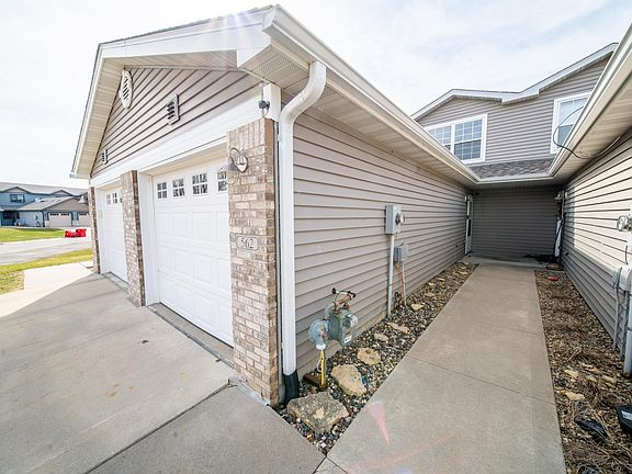 3rd image of 562 Pointe Ct SW