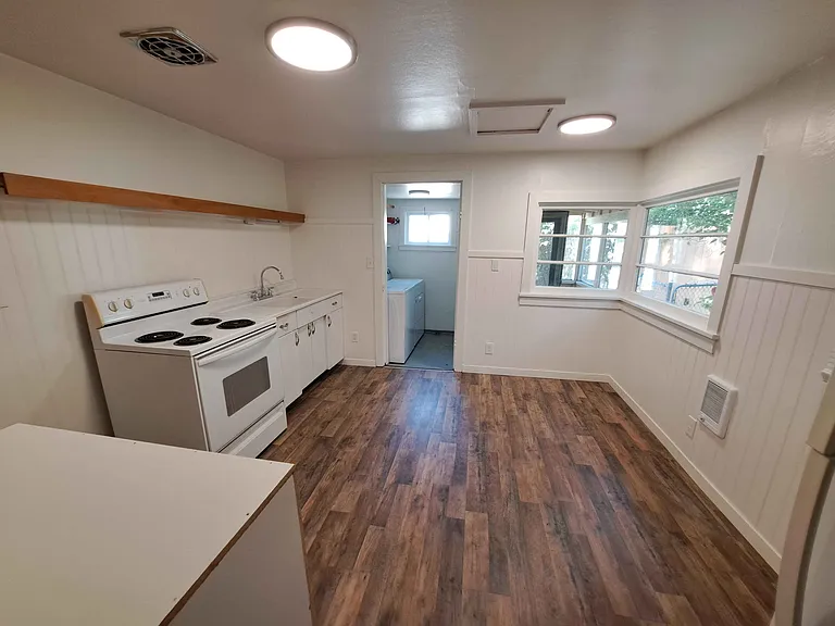 515 W 13th Ave — Photo 7