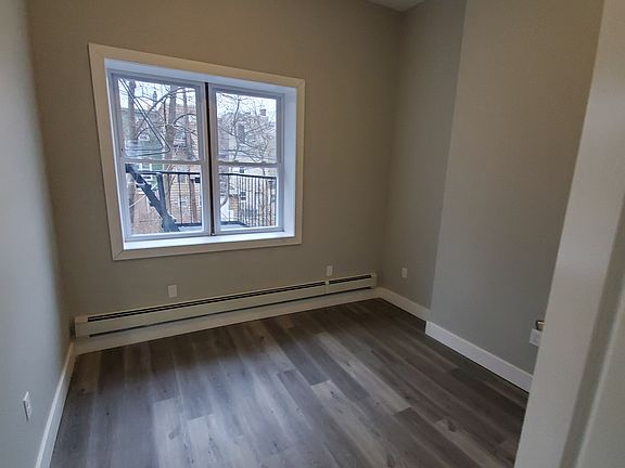5th image of 372 Forrest St #2Q