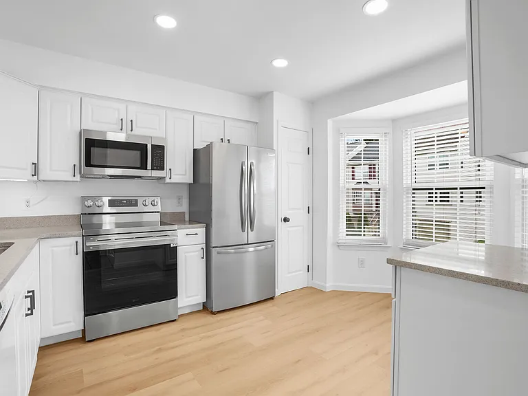 423 McDaniel Dr — Photo 4