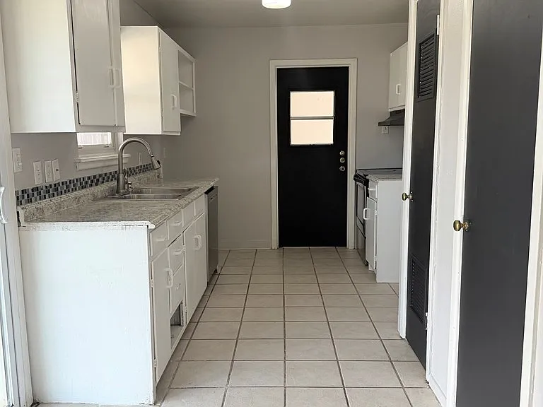 1804 Cord St — Photo 4