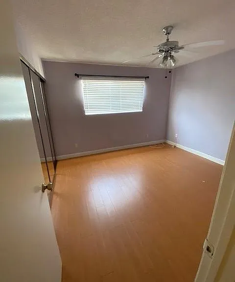 557 E Tujunga Ave #H — Photo 7