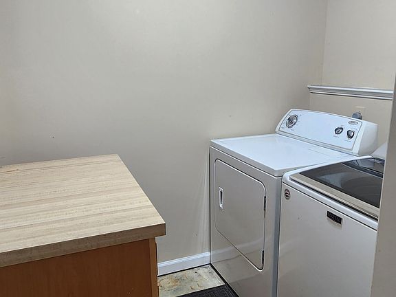 5th image of 415 Old Oak Pl