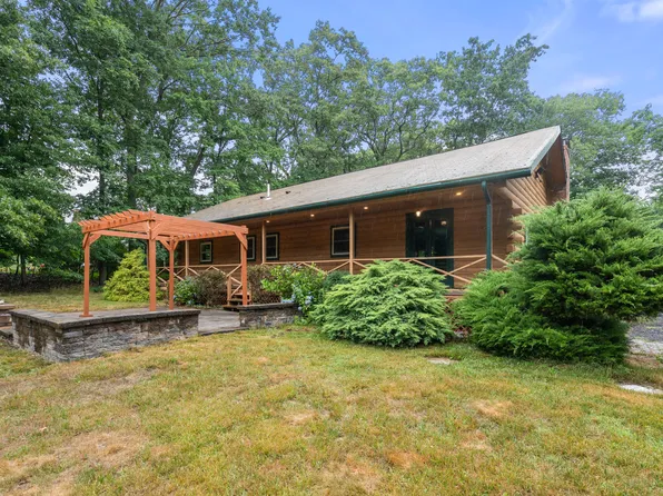 56 Parmenter Ln, North Attleboro, MA 02760