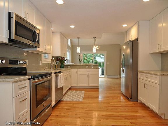 3rd image of 9 Tanglewood Dr
