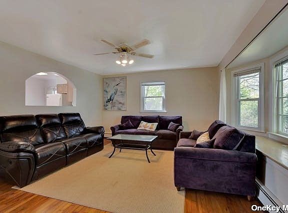 4th image of 305 Conklin Ave