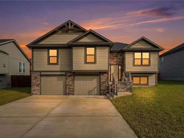 507 SW Meadowood Dr, Grain Valley, MO 64029