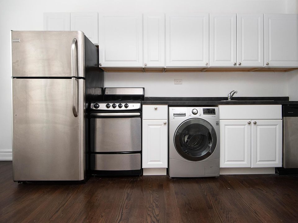 1st image of 3345 N Marshfield Ave #33