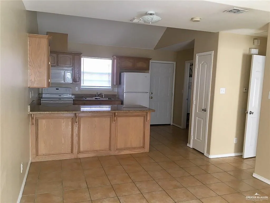 1 bed, 1.0 bath, 720 sqft, $680 — Photo 2