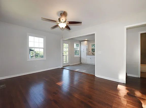 2nd image of 919 S 13th Ct