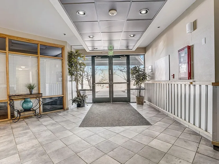 Lincoln Pointe Lofts- Income Restricted — Photo 7