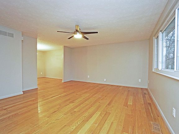 4th image of 4139 Calumet Cir