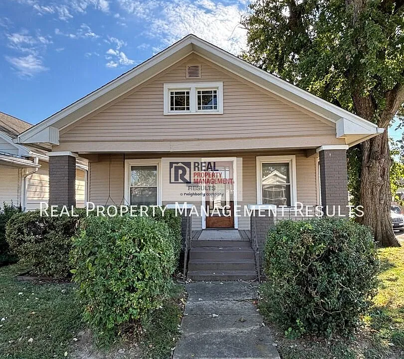 1415 E Walnut St