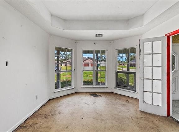 2nd image of 2747 Oak Crest Dr