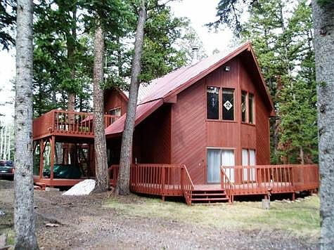 You'll love in love with this cabin and it's location!