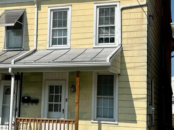 8 S East St, Spring Grove, PA 17362