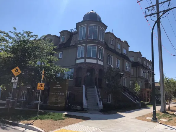 7529 Yukon St, Vancouver, BC V5X 2Y4