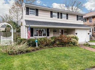 5 Bettina Ct, Huntington Station, NY 11746