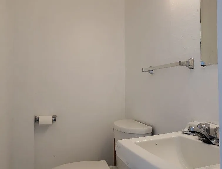 605 Bloor St W #1 — Photo 7